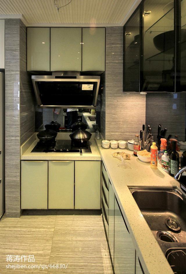 现代风格厨房米白色橱柜门装修效果图