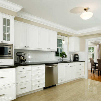 欧式家装厨房纯白橱柜设计图片