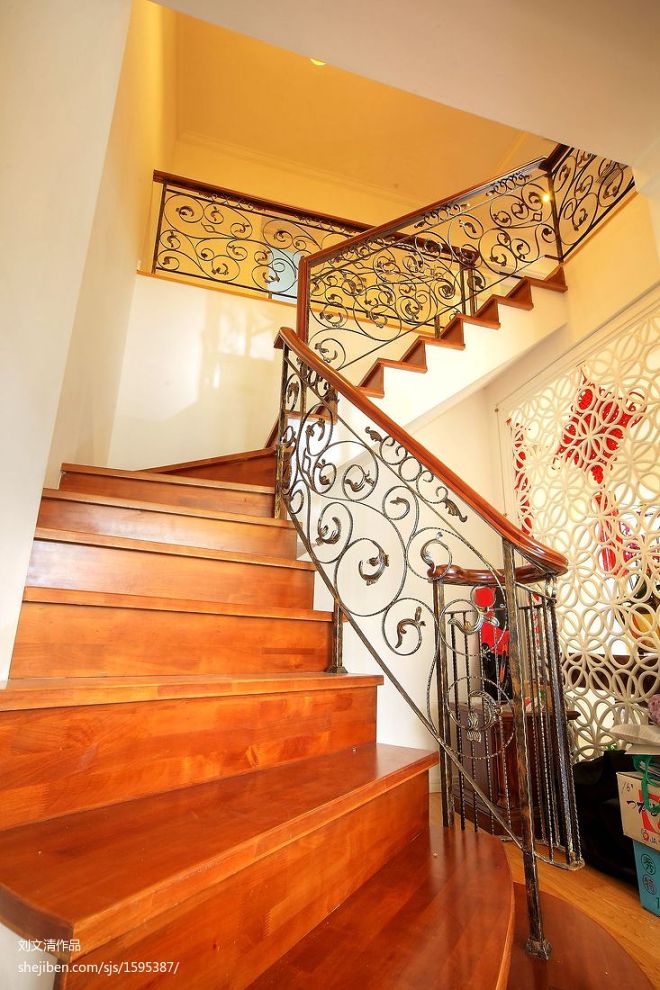 欧式风格别墅房屋楼梯设计图