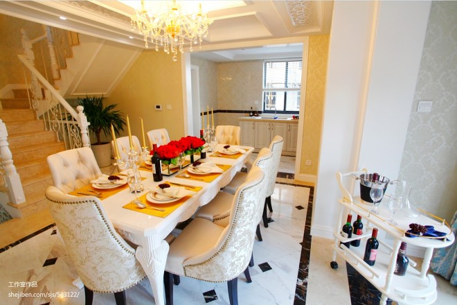 别墅欧式白色餐桌设计图片