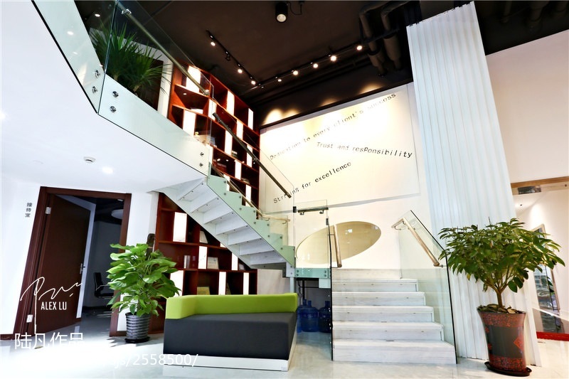 现代写字楼楼梯设计装修效果图