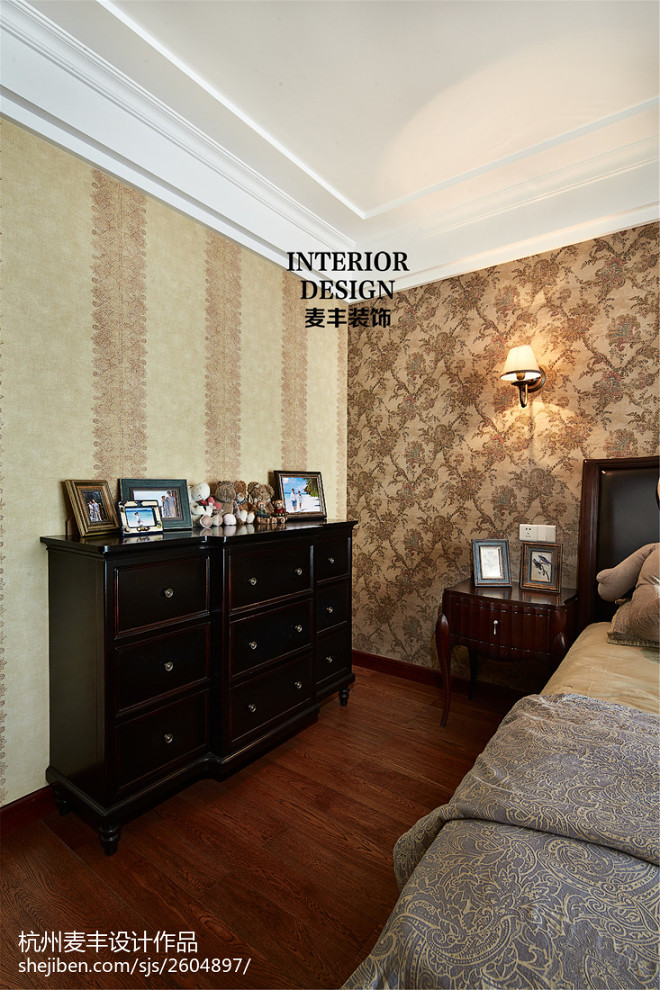 美式卧室背景墙设计装修效果图