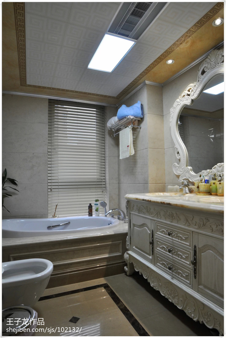 欧式风格卫生间复古浴柜装修效果图