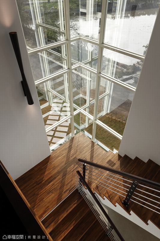 楼梯间玻璃天窗效果图图片