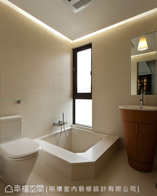 现代风客卫浴室设计图