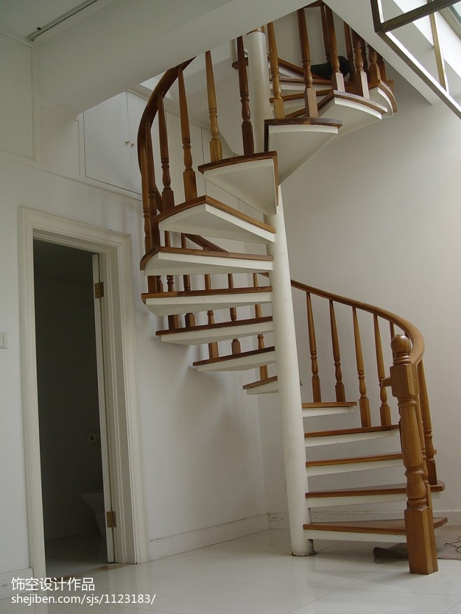现代法式别墅楼梯装修效果图