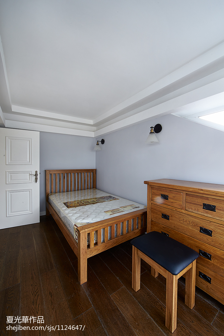 素颜简美复式卧室实木家具效果图
