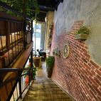 火锅店楼梯背景墙装修图片