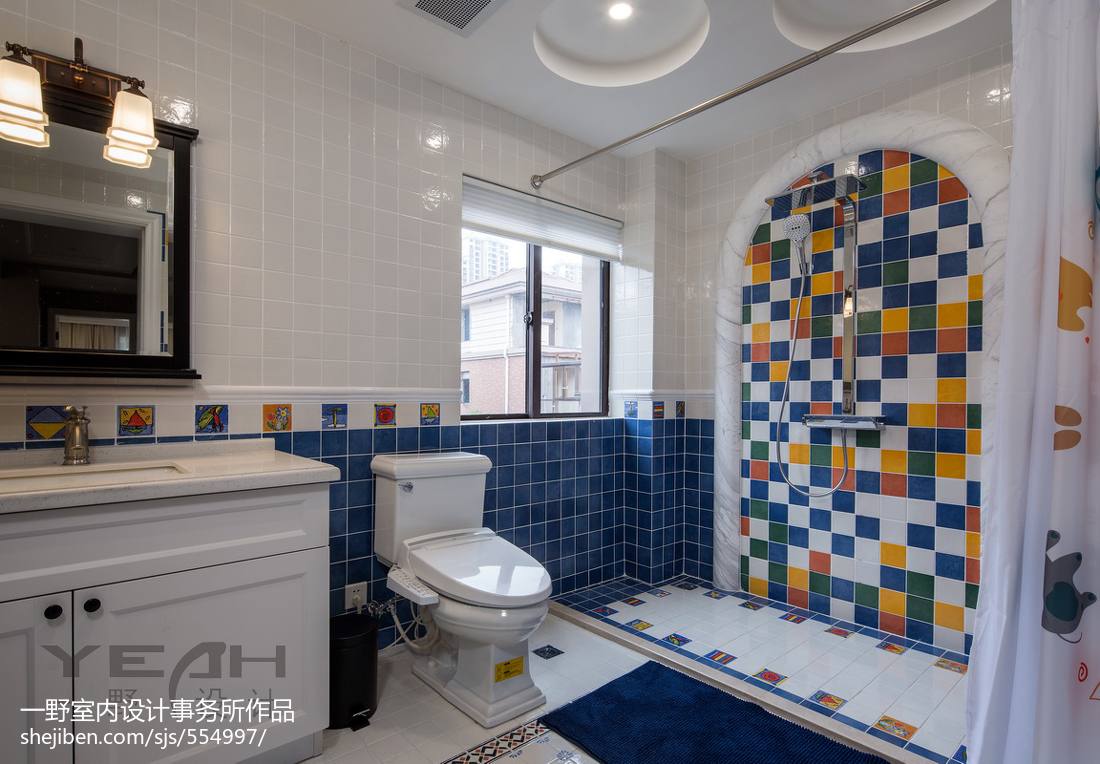 别墅美式卫生间彩色瓷砖装修效果图