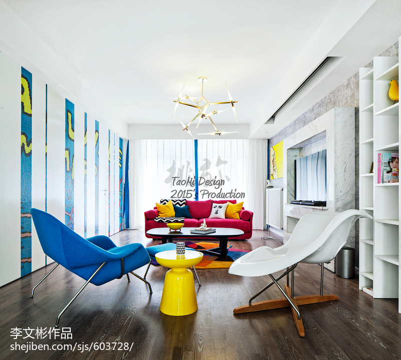 色彩明艳的现代客厅装修设计