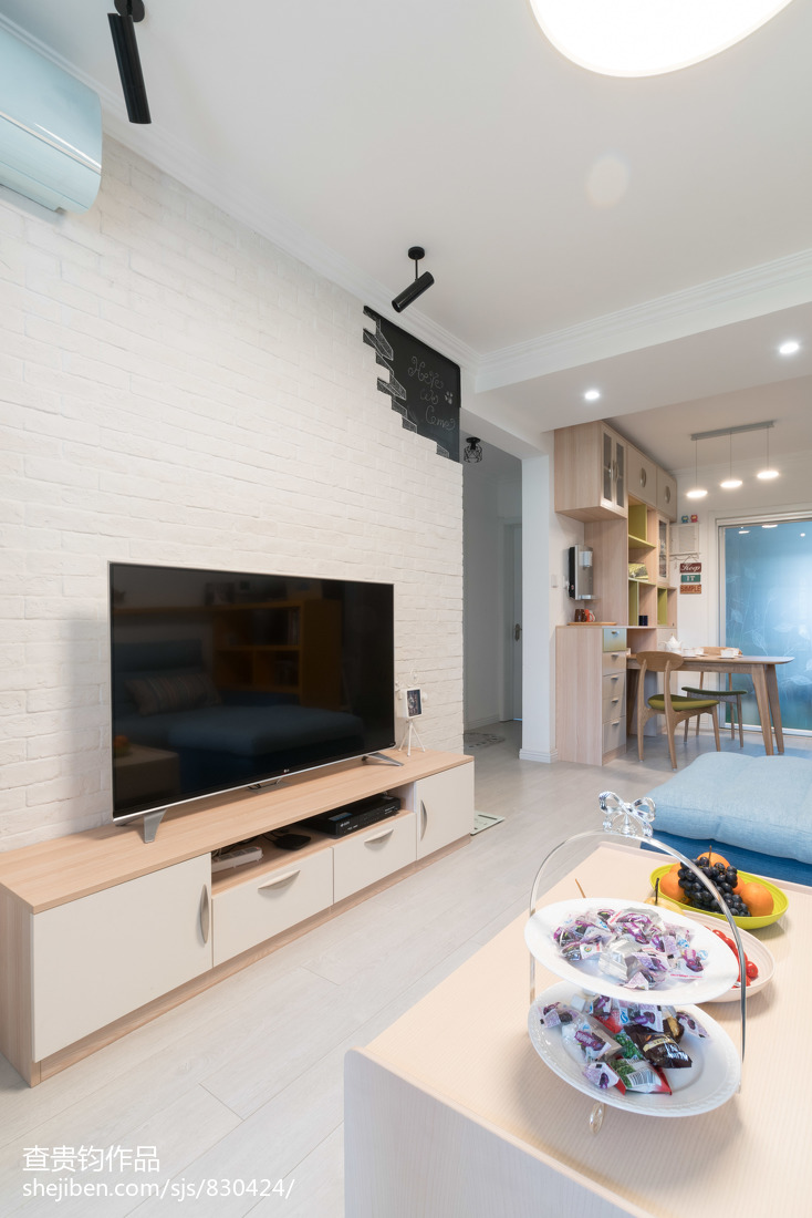2017两居室客厅电视墙装修