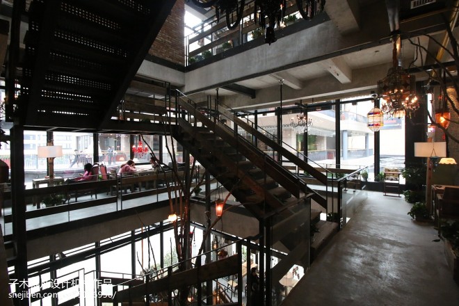 漫咖啡店楼梯设计