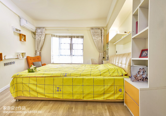 现代风格淡黄色卧室设计