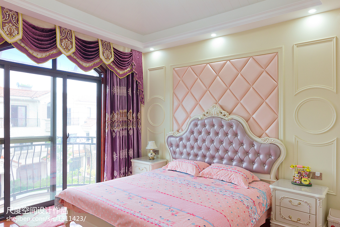温馨欧式粉紫色卧室布置
