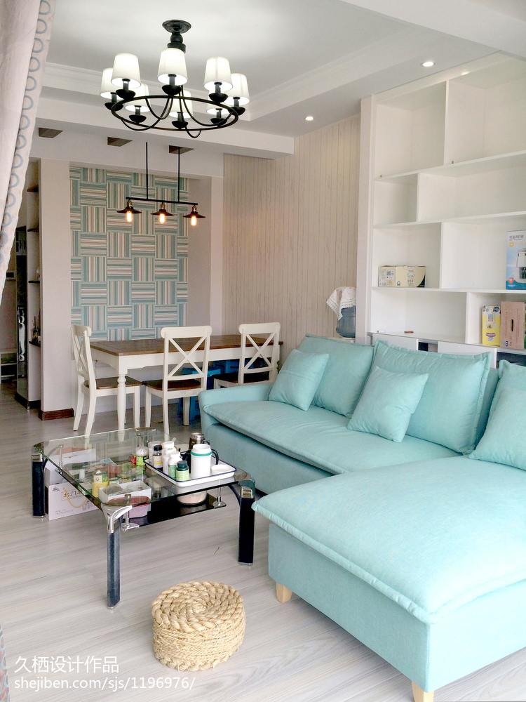 混搭风格海蓝色客厅设计