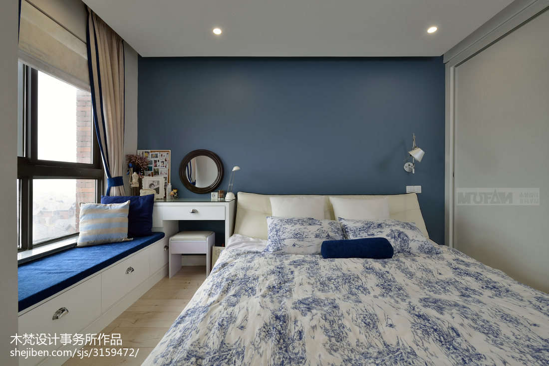 湛蓝色美式卧室设计