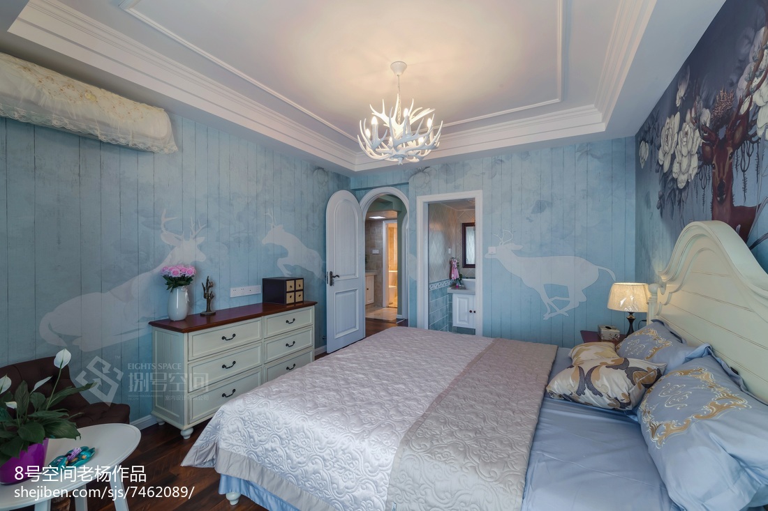 淡蓝色美式卧室效果图