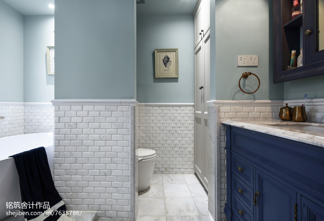法式风格蓝色卫浴设计