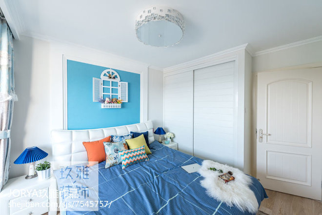 地中海风格卧室蓝色背景墙