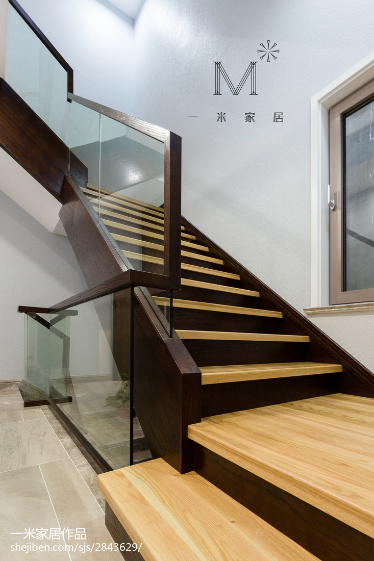 350 m² 现代台湾风楼梯设计图
