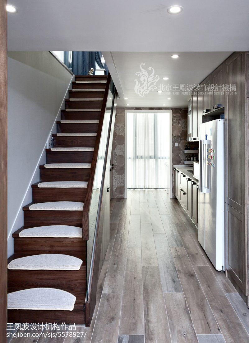 素木优雅现代三居楼梯设计图