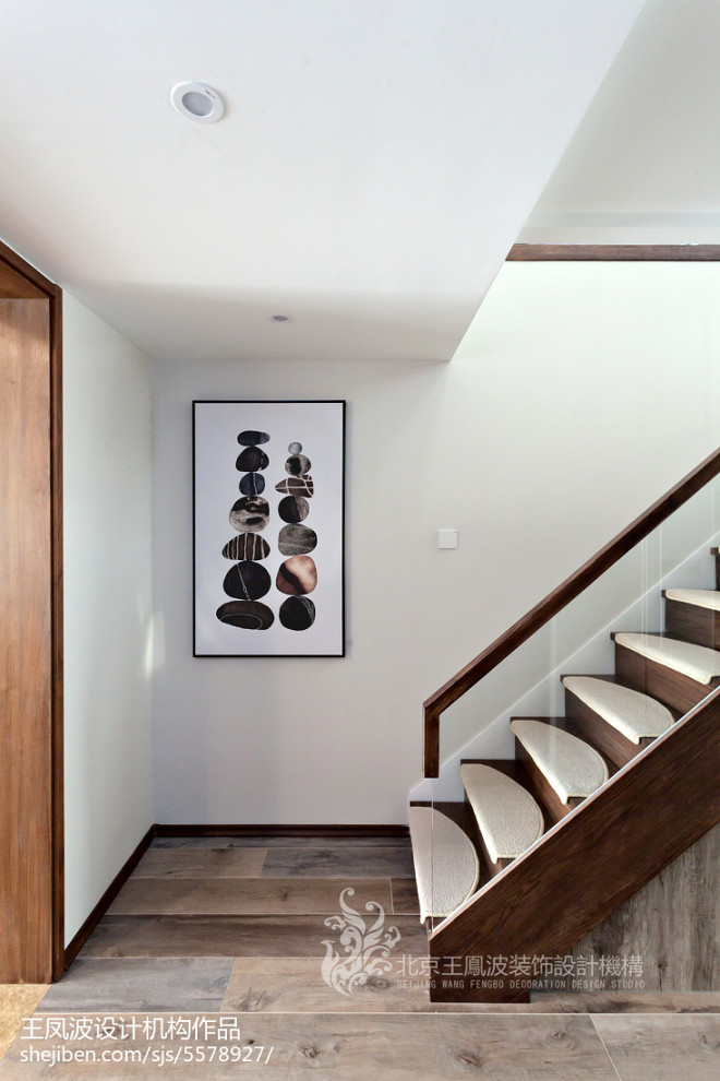 素木优雅现代三居楼梯设计图片