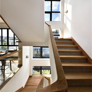 日式别墅楼梯设计图片