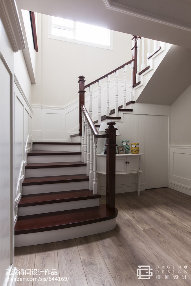 240平复式美式楼梯设计图