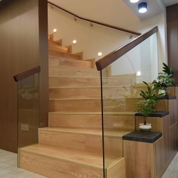 轻奢158M²复式楼楼梯设计实景图