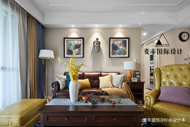 美式四居客厅沙发背景装饰画设计图