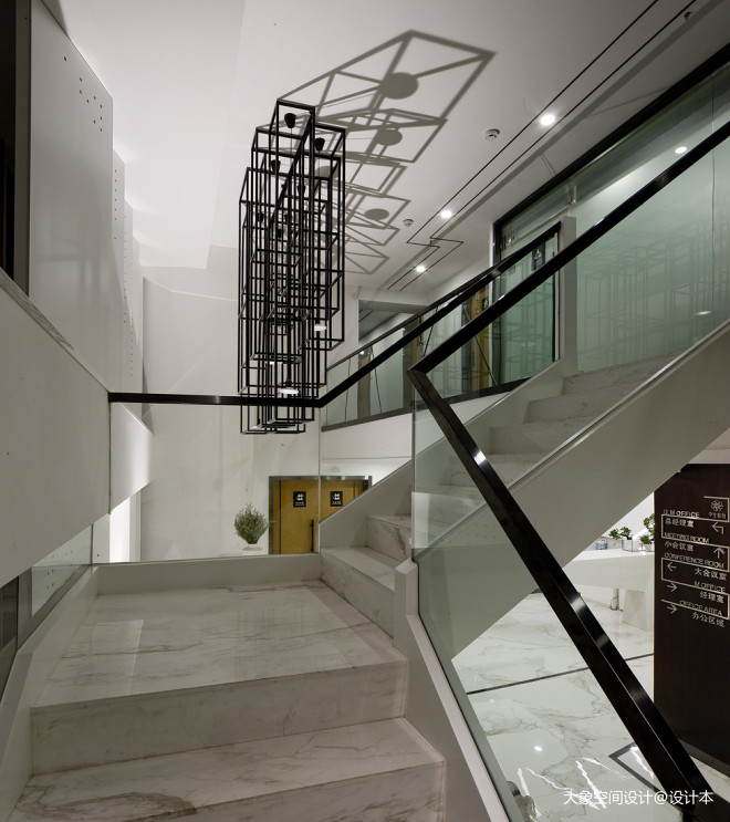 现代混搭办公室楼梯设计