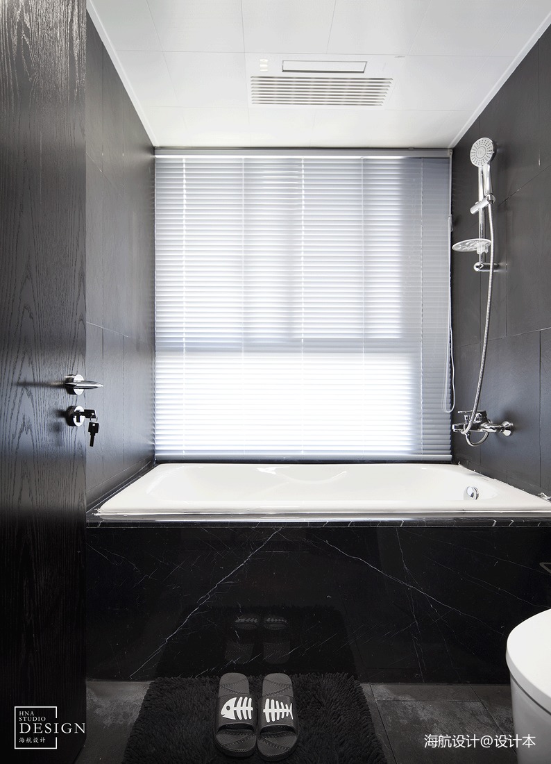 走进都市精英的生活现代风四居黑白调沐浴室设计美图