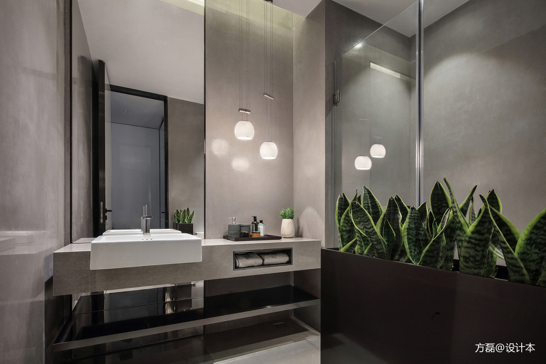 现代风格高雅浴室设计图