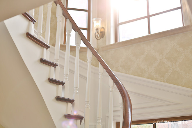 好看的美式风格别墅楼梯设计