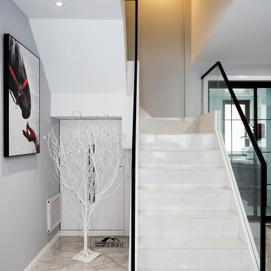 简单现代风复式玻璃楼梯实景图