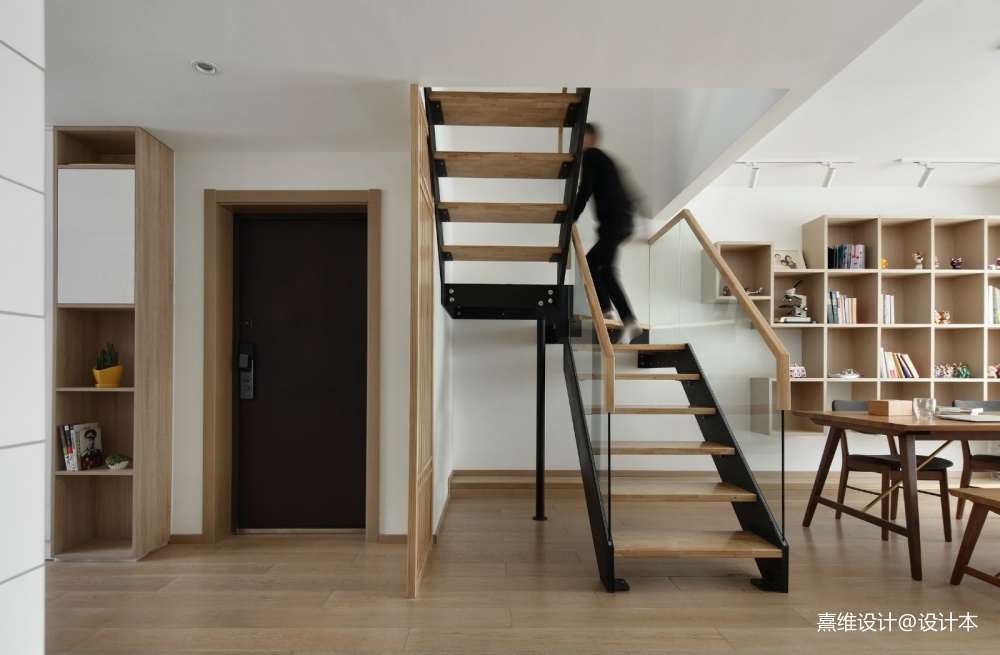 木质日式风楼梯实景图片