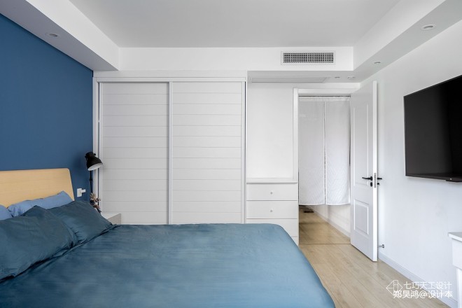 万年潮流黑白配打造素颜感新家——卧室图片