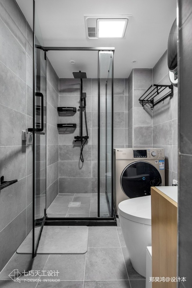 万年潮流黑白配打造素颜感新家——卫生间图片