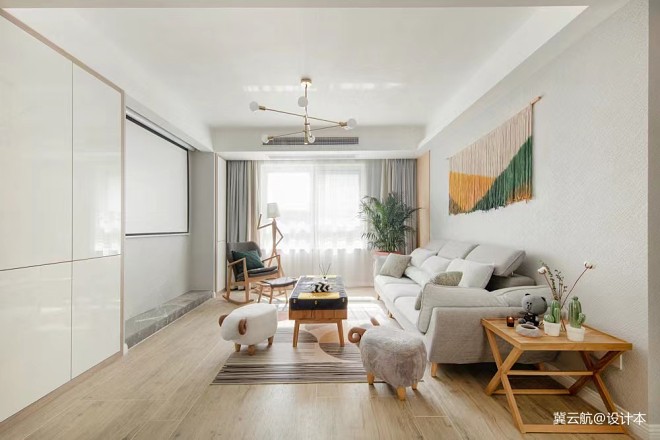 简约风格的客厅：大公寓的沙发、木地板