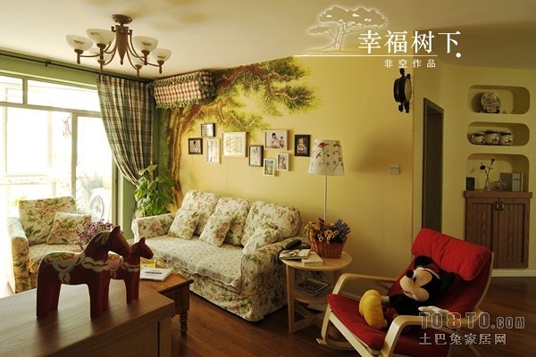 房屋农村室内小客厅彩绘照片墙装修效果图