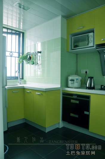 地中海风格U型小面积家居厨房绿色橱柜装修图片